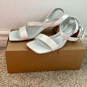 ASOS woman’s white dress shoe. Woman’s UK size 5 (US size 7.5).